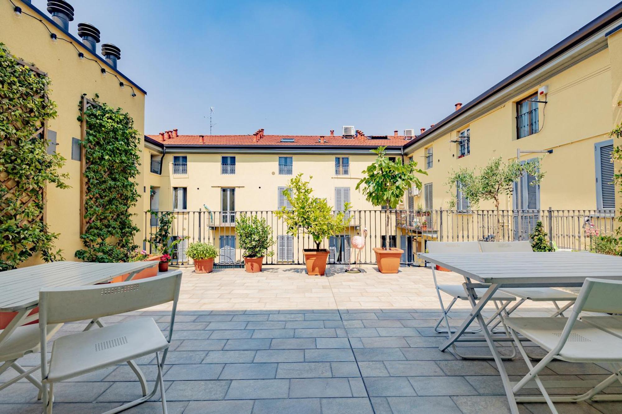 Vintage Gem - 8 Min Duomo Apartment Milan Bagian luar foto