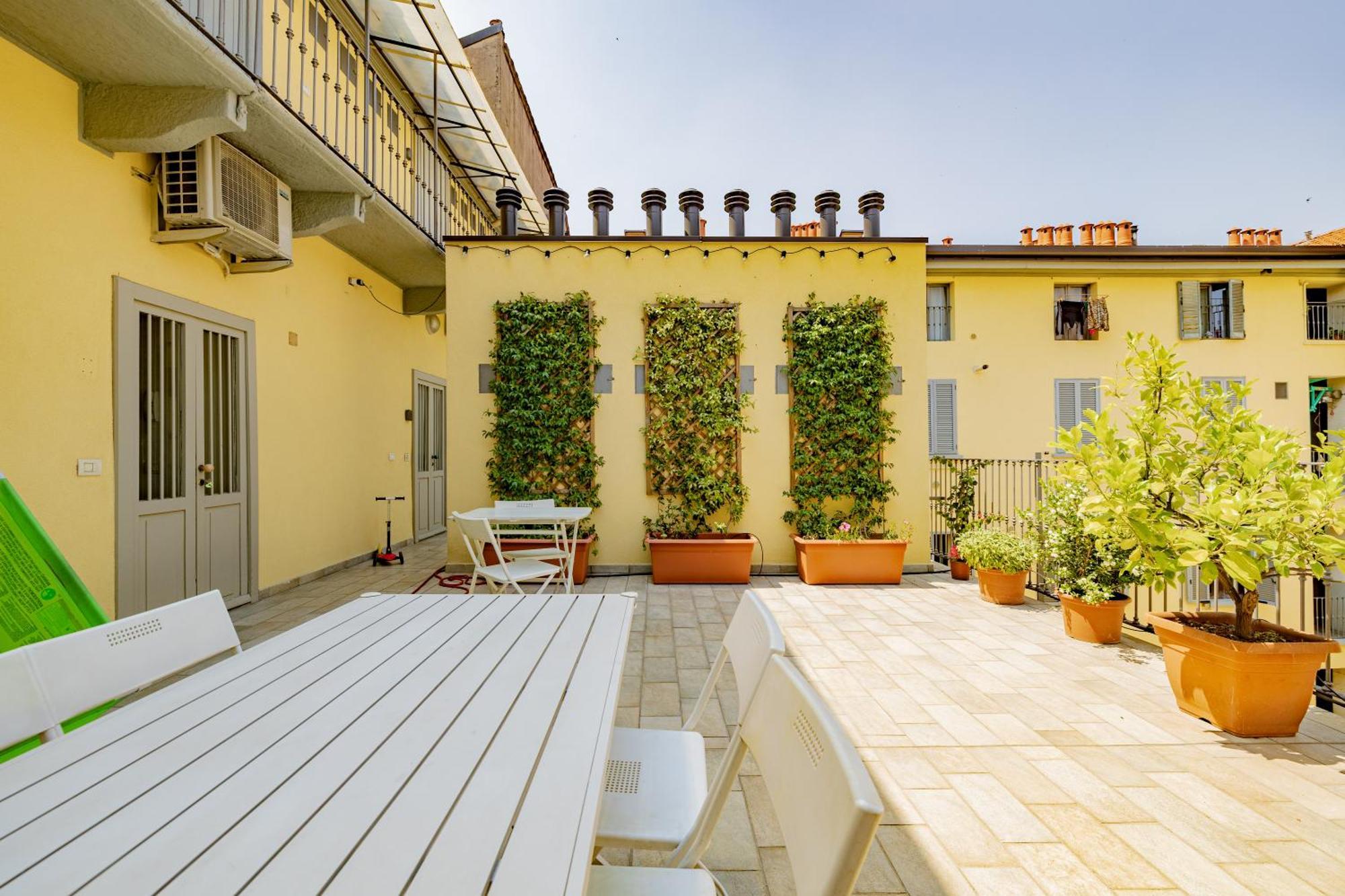 Vintage Gem - 8 Min Duomo Apartment Milan Bagian luar foto