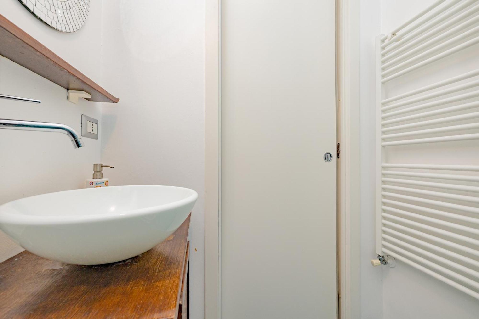 Vintage Gem - 8 Min Duomo Apartment Milan Bagian luar foto
